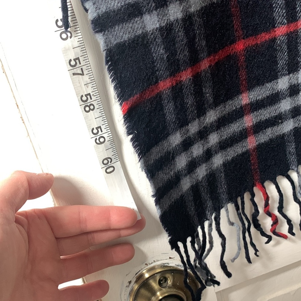 Authentic Burberrys (vintage) black plaid scarf - Picture 14 of 17